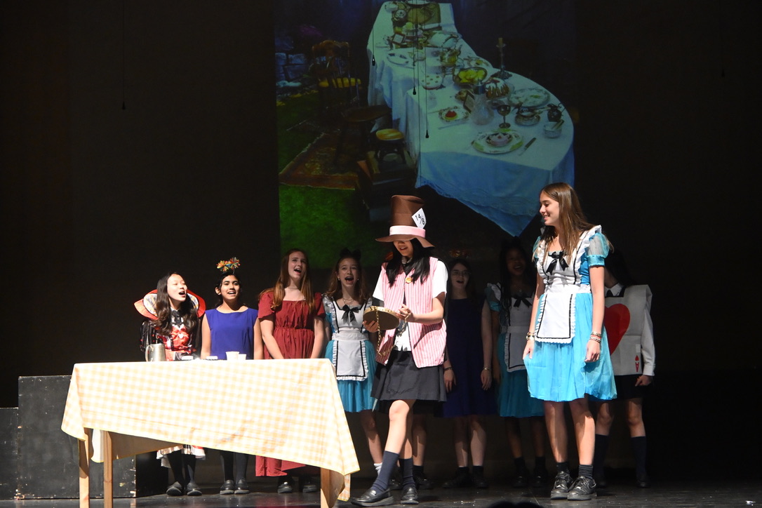 Alice in Wonderland production moment 11